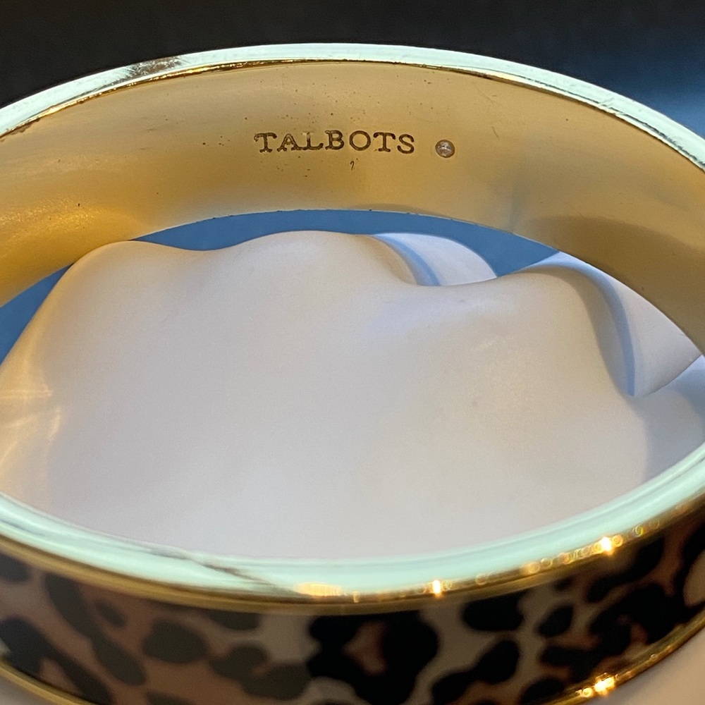 🚫SOLD OUT🚫Talbots Leopard Print Enamel Hinged Bangle Goldtone Bracelet - Picture 4 of 8
